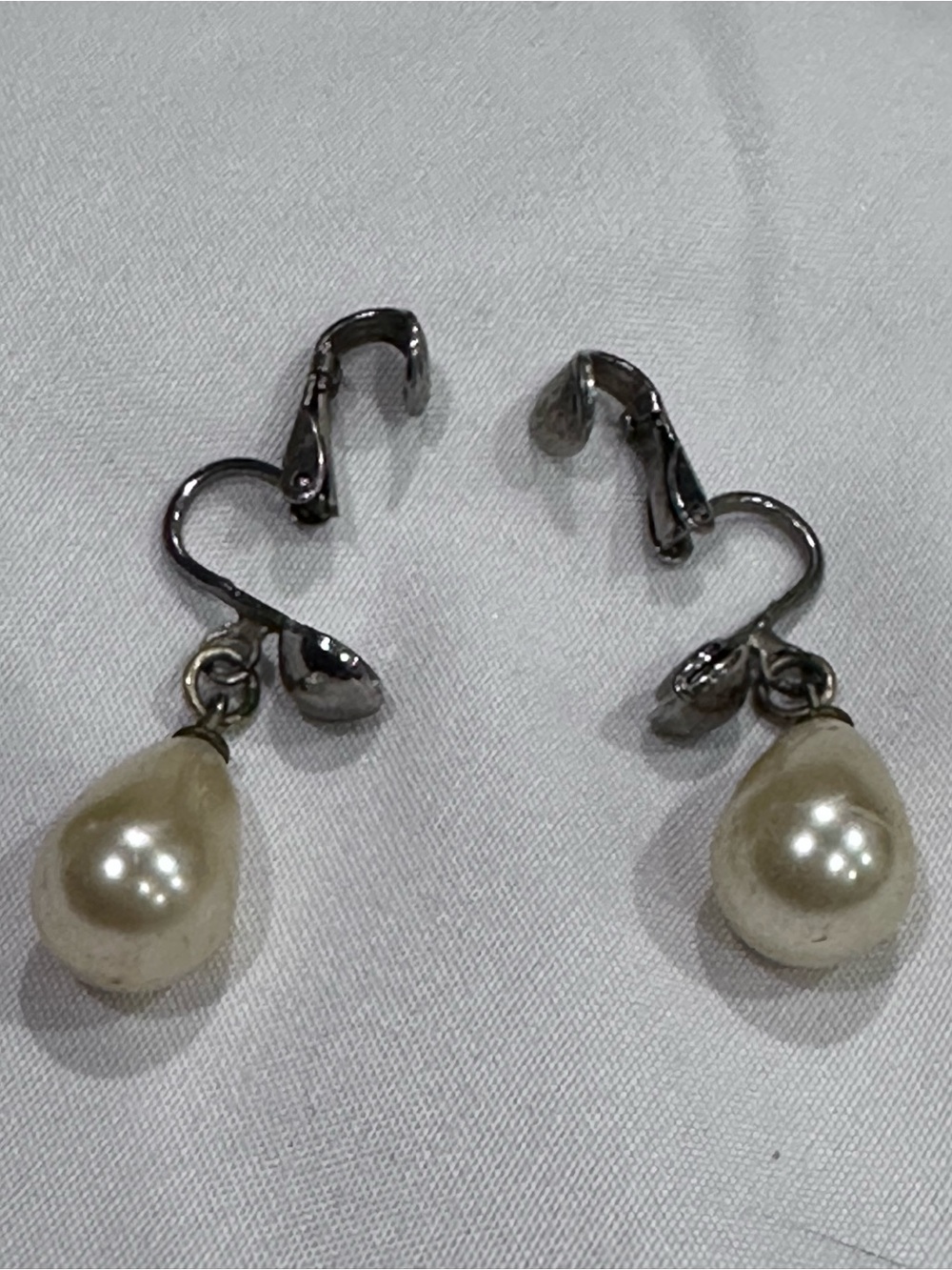 Vintage 50’s silver-tone dangle earrings with teardrop faux pearls